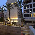 Mendale Simply House In Heart Of Tlv Near Freshman Beach